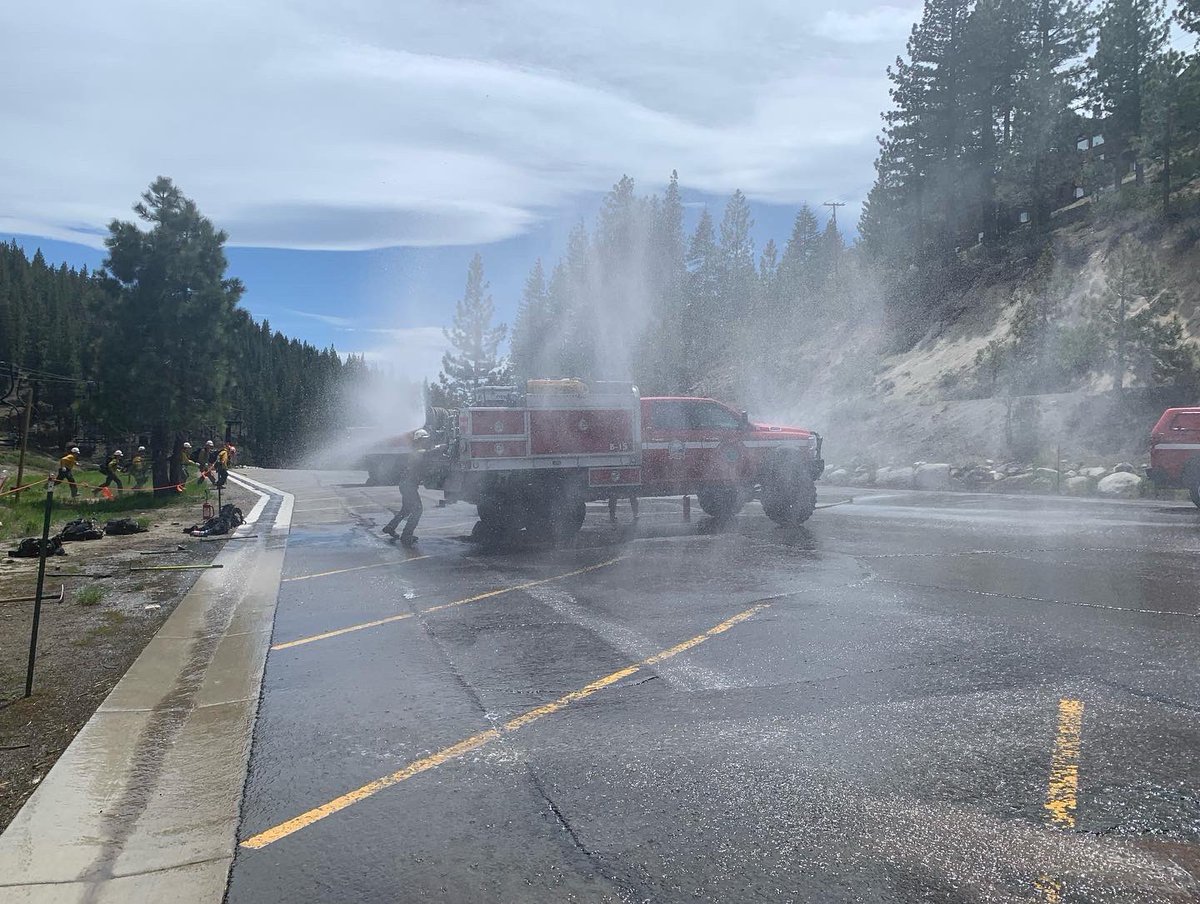 NLTahoeFire's tweet image. Today was a great day for engine protection training. 

#NVEnergyHandCrew
#Type6Engine
#WildlandFirefighter
#NorthLakeTahoeFire