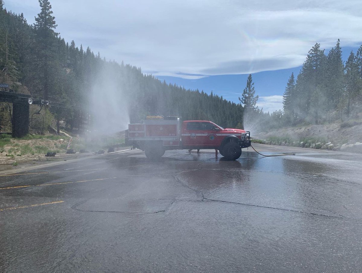 NLTahoeFire's tweet image. Today was a great day for engine protection training. 

#NVEnergyHandCrew
#Type6Engine
#WildlandFirefighter
#NorthLakeTahoeFire