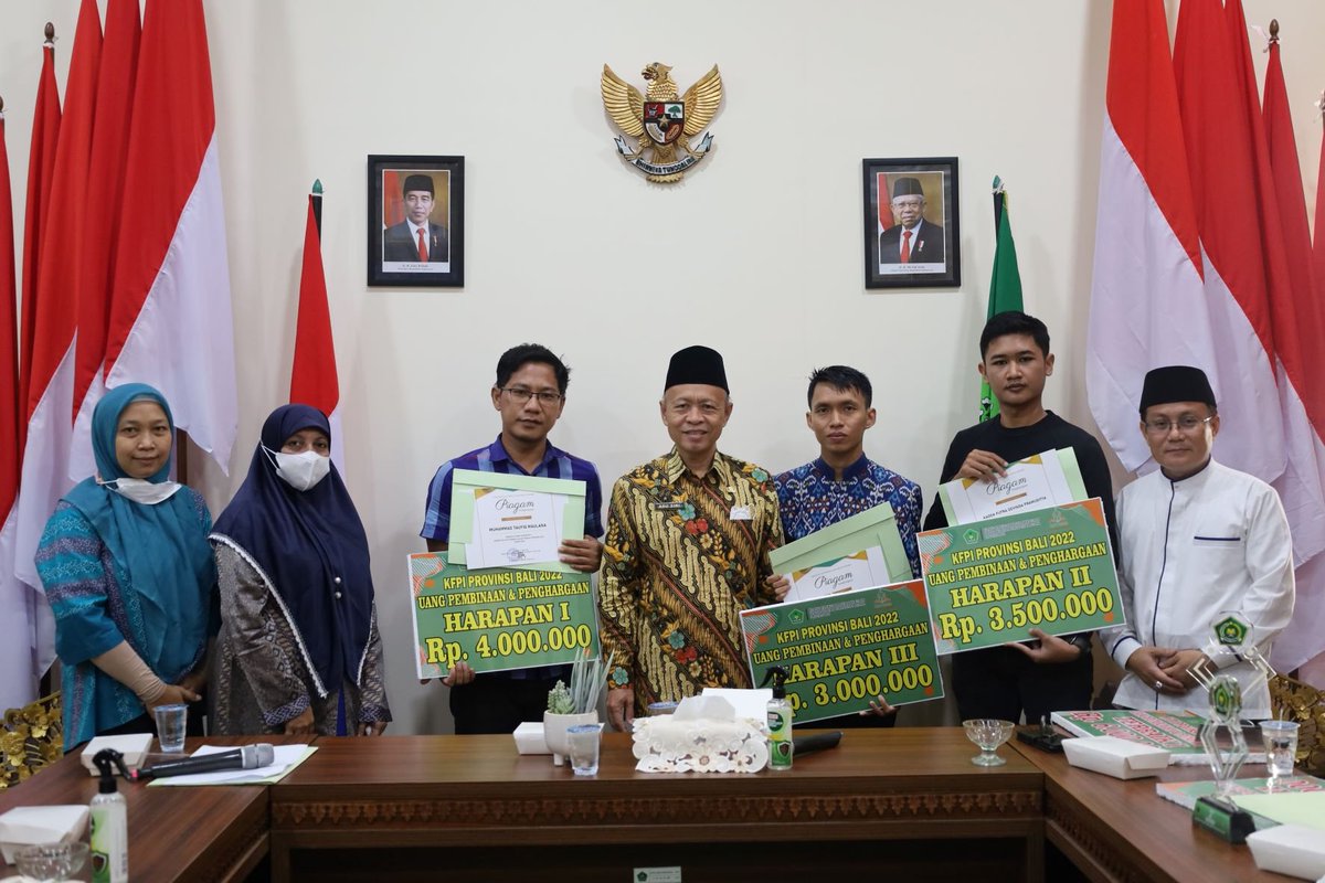 kemenag_bali's tweet photo. Kreatifitas Jangan Berhenti Hanya Karena Kompetisi Usai
https://t.co/ivF5FmElTB
#kusyiarislamdengancaraku #KFPICompetition #lombakfpi2022 #KFPI
#kfpi_kemenag #kemenagbali https://t.co/bALXp4Xq3W