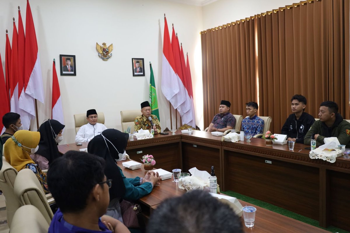 kemenag_bali's tweet photo. Kreatifitas Jangan Berhenti Hanya Karena Kompetisi Usai
https://t.co/ivF5FmElTB
#kusyiarislamdengancaraku #KFPICompetition #lombakfpi2022 #KFPI
#kfpi_kemenag #kemenagbali https://t.co/bALXp4Xq3W