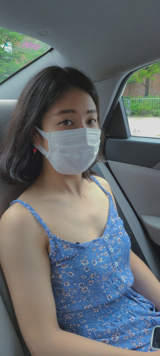 昨日、結婚しました。

今日の朝起きて、隣にいる彼女を見たとき、

(やっとボクのものになったんだ。)

とホッとしました。

親友を失い、仕事もなくなり、髪もなくなり、外側から全てを隠そうとしていた自分を、内側から変えてくれた彼女。

普段はあまりこんなこと言いませんが...

I love you