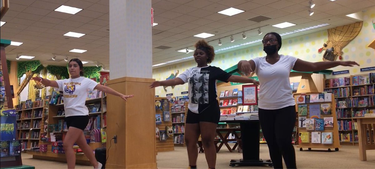 Amazing <a href="/River_Bend_MS/">River Bend Middle School</a> dance performance!  Come out to support our in store Book Fair! @RBMS_Principal <a href="/BNTriangleTown/">B&N Triangle Town</a>
