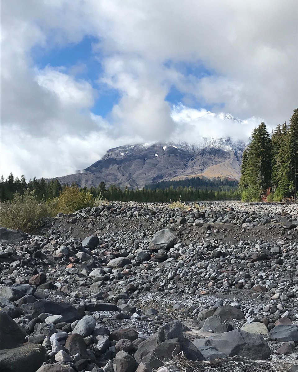 Need science credits? PSU’s G200 series summer field trips are the most fun science courses you can take! They bring geology and non-geology majors to the most epic places in WA and OR! This is the south Mount St. Helens trip that includes Lava Canyon and the Ape Caves 🤩

#pnw