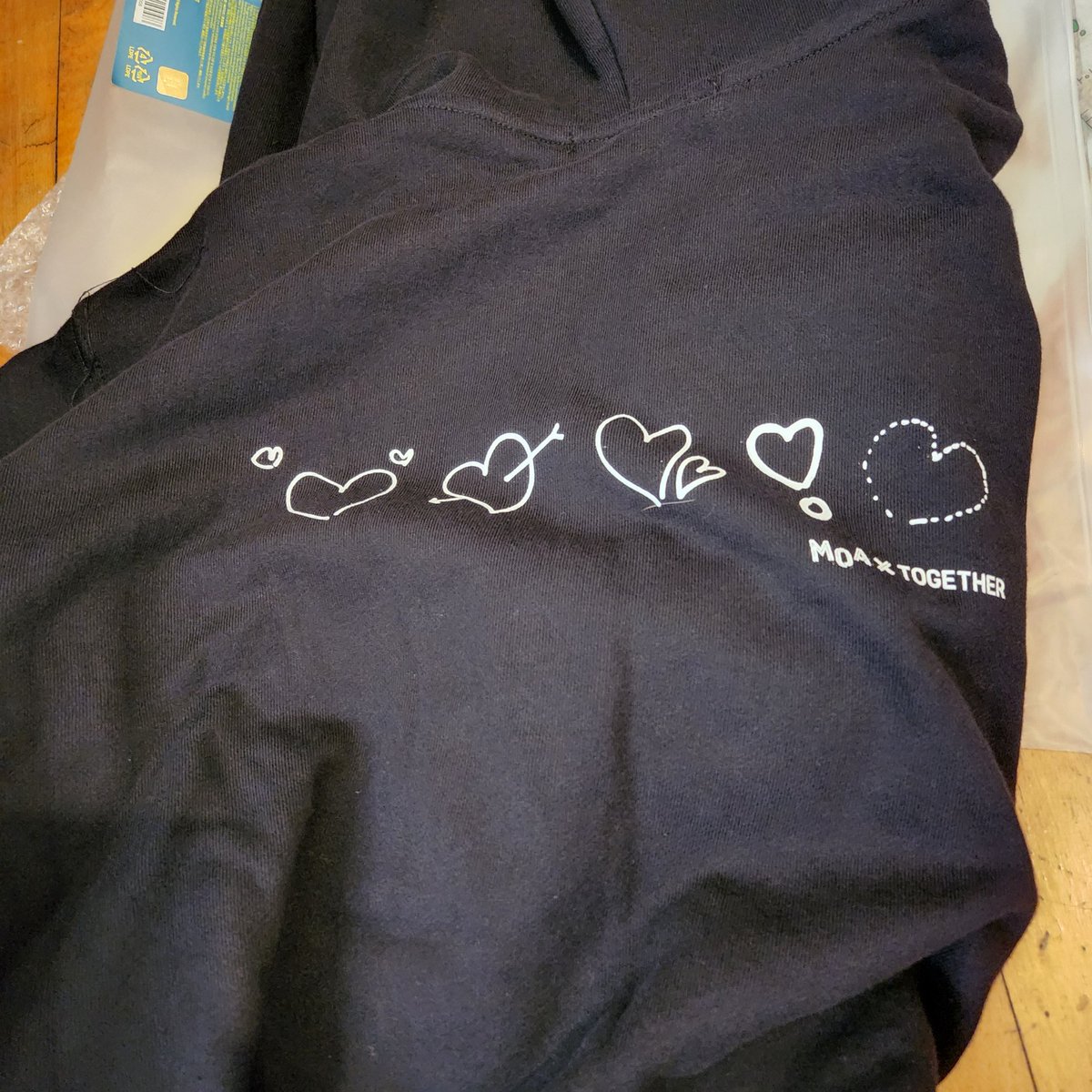 xt0304's tweet photo. AYOO BIG HIT WHAT IS THIS,,,, ITS SUPPOSED TO SAY MOA X TOGETHER AT THE FRONT WHY IS IT NUEST 😭😭😭😭😭😭😭💔💔💔💔💔💔 @BIGHIT_MUSIC https://t.co/s8ivVtXBu5