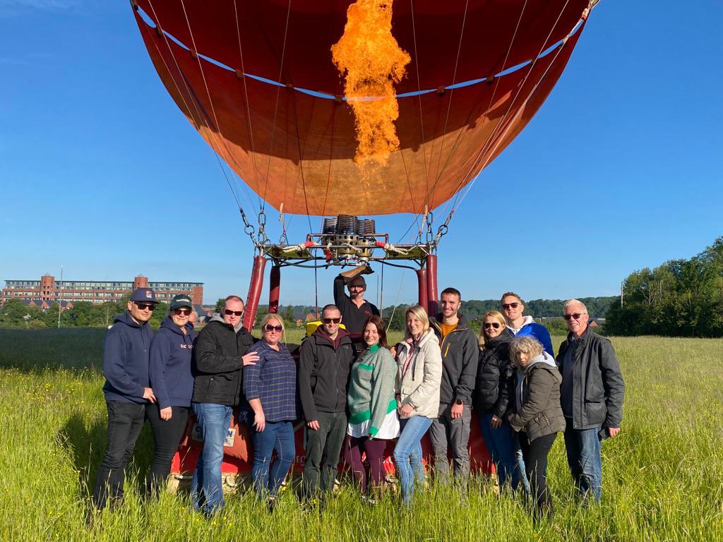 VirginBalloons's tweet photo. A lovely flight this morning from #bath flown by Colin - Gorgeous skies for the #JubileeCelebration week.
#hotairballooning #daysoff #beautiful #goodmorning #thursdayvibes #prekend #bookin22 #booknow #timewith #friends #family #Celebrations https://t.co/DGmia1Ya4U