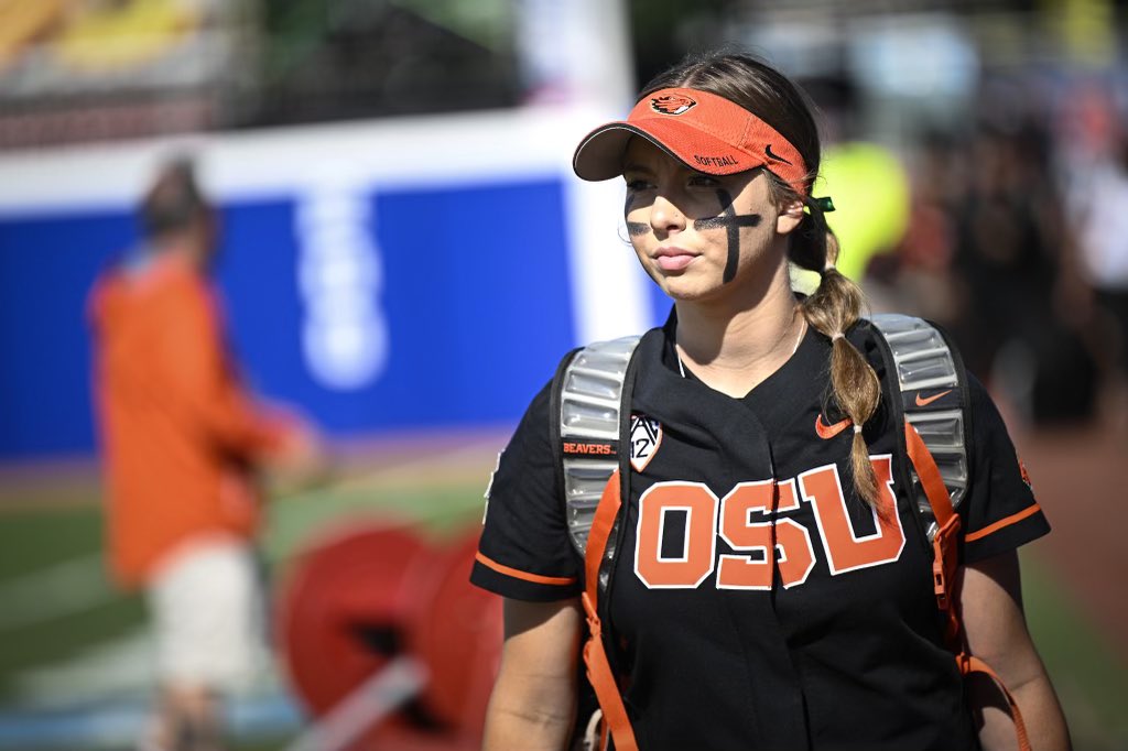 BeaverSoftball's tweet photo. We’ve been dreaming of this moment 🤩

#GoBeavs #WCWS https://t.co/n92cx2gaJM
