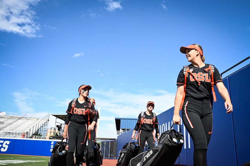 BeaverSoftball's tweet photo. We’ve been dreaming of this moment 🤩

#GoBeavs #WCWS https://t.co/n92cx2gaJM