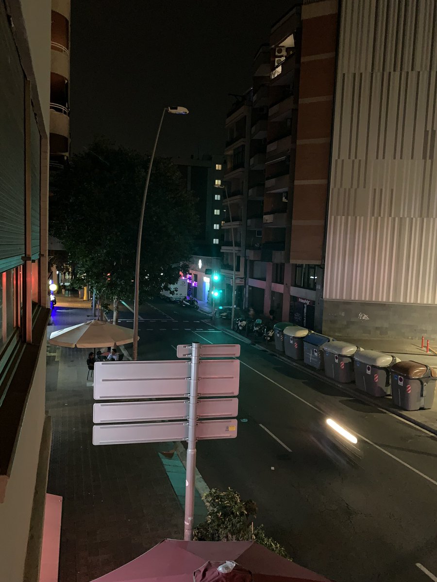 Día 3 sin luz, tramo Travesera de Les Corts, entre Francesc Layret / Avda Sant Ramón. Dónde hemos de llamar? Quien nos va hacer caso? Hasta cuándo está dejadez!!!! <a href="/AdaColau/">Ada Colau 💜🌈🔻</a> <a href="/jaumecollboni/">Jaume Collboni</a> <a href="/nuriamarinlh/">Núria Marín/❤️</a>