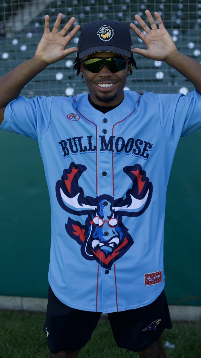 bismarcklarks's tweet photo. tonight’s power blue jerseys mean one thing 🐃

a closer look at tonight’s threads 🧵

we’re doing a jersey raffle for tonight’s unique uni’s 😍 #MOOSEHYPE https://t.co/4uGyLd5jxK