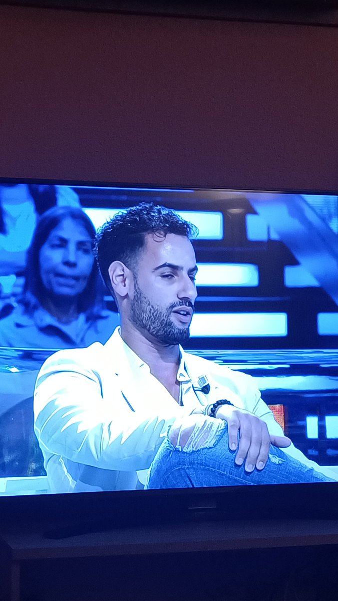 LopezVictor89's tweet photo. callate tu y tu hermano más. #SVGala7 https://t.co/oxNCtO9ogG