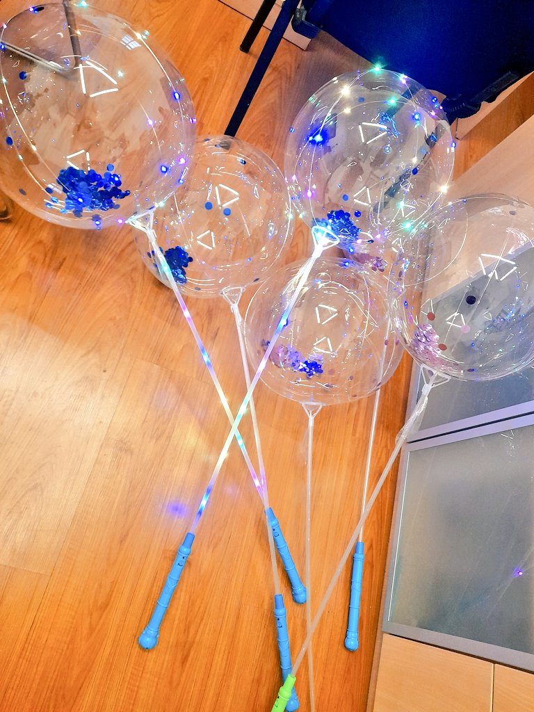 ¿se acuerdan de David? 
Pues gracias a <a href="/sebasrubio/">sebastian rubio</a> lo contacté y hoy me vendió varios globos para mi hija y sus amigas
Vino a traerlos y se fue muy feliz con la venta. Está tratando de vender por pedidos porque tiene mucho temor de <a href="/MuniMiraflores/">Muni de Miraflores</a> y sus serenazgos