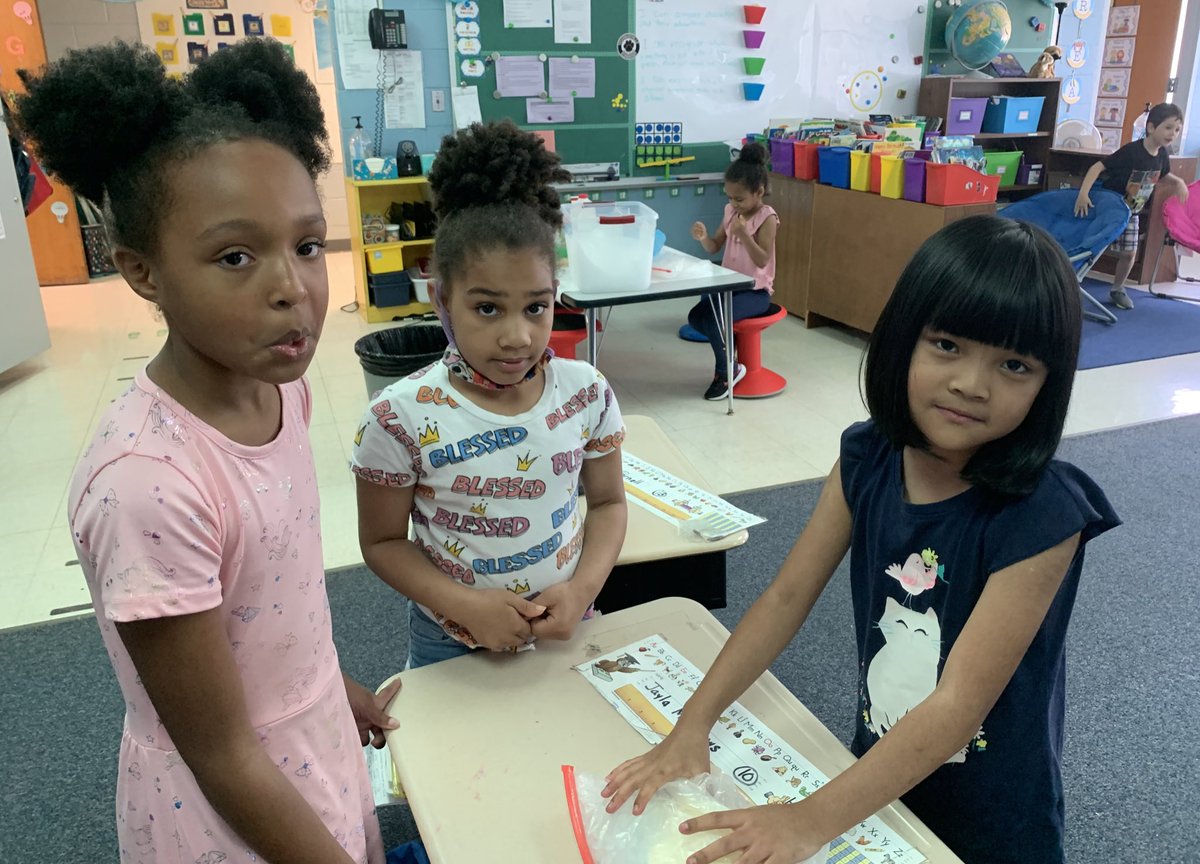 ncmom2004's tweet photo. Firsties learning the science of making ice cream @YESjrjags #firstgradefun #Kumpskids https://t.co/wc9d3Xmxfj