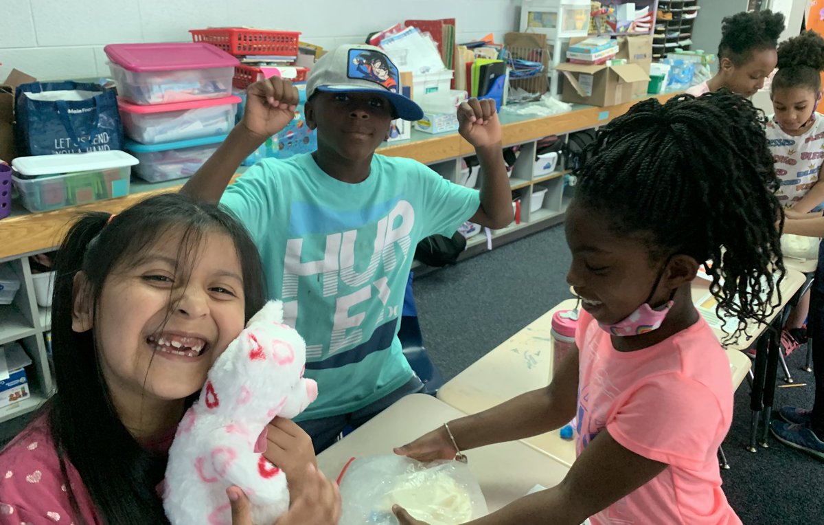 ncmom2004's tweet photo. Firsties learning the science of making ice cream @YESjrjags #firstgradefun #Kumpskids https://t.co/wc9d3Xmxfj