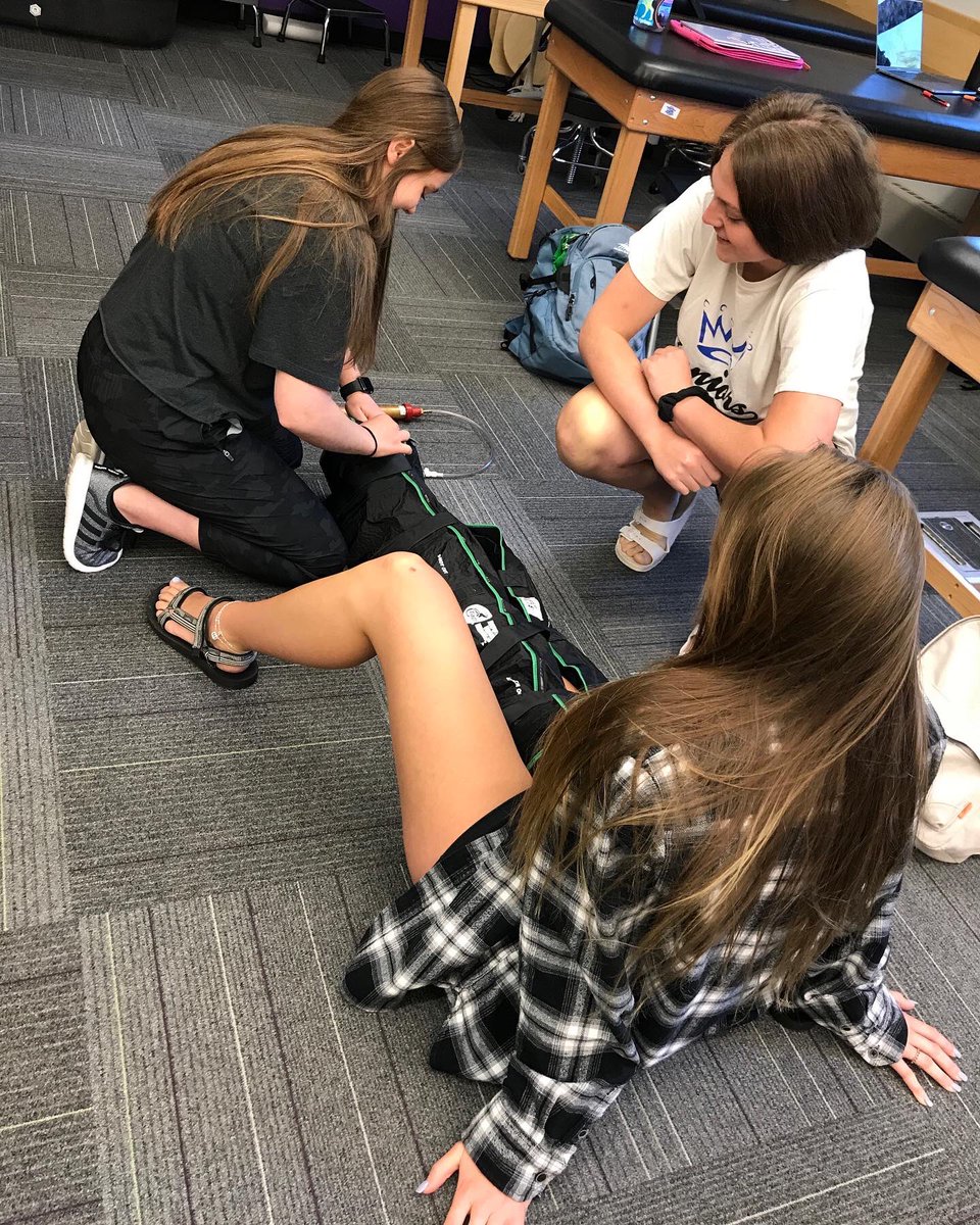 WSU_ATProgram's tweet photo. The MSAT Class of 2024 has arrived and just finished their second day of classes in the MSAT program. We are excited to have them with us! #futureatc #communityoflearners @winonastateu @WSUvisits https://t.co/hTFVuzmrBO