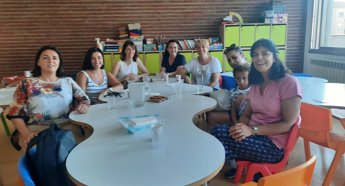 laudrupat's tweet photo. Dimecres vam fer l'última trobada @FEACFECC a @immaculadahorta !  Hem tret molt profit d'aquestes estones!!  #pastoral #somelquecompartim #laforçadelequipdependelteucompromis 
@LopezPasarin @vero19nica10 @MARSALINASIGUIN @lestil_las @marcillita79 ... el curs que ve ens retrobem! https://t.co/4x8UNz1qK3