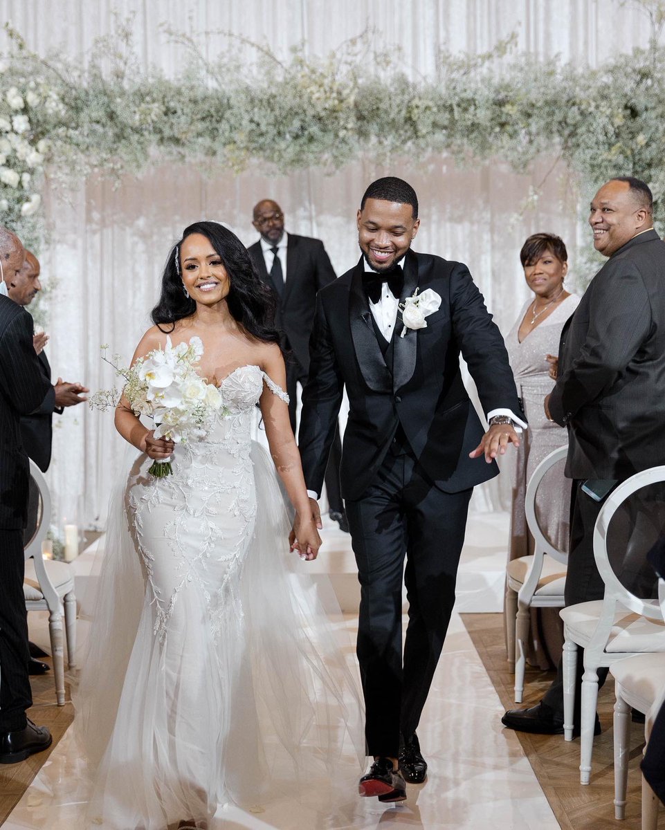 DaygoPapi's tweet image. Me &amp;amp; Mrs. Jones 🤍🥂#Married