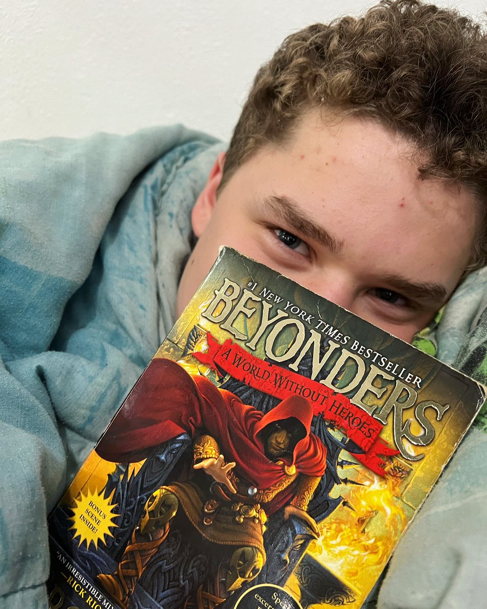 GidsterReviews's tweet photo. Random summer post! 
One of my all-time favorites. Read it. I’ve lost count of how many times I have. @brandonmull #Beyonders https://t.co/HTaqMG0XFn