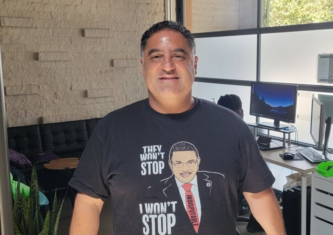 Rashad_Richey's tweet photo. Host of @TheYoungTurks (and CEO of #TYTNetwork), @cenkuygur showed up for work wearing a t-shirt with me on it! THAT'S BAD A**! Thank you for the support homie! Highly honored and very humbled! #IndisputableTYT #Atlanta #LA https://t.co/9vvo8huh0M