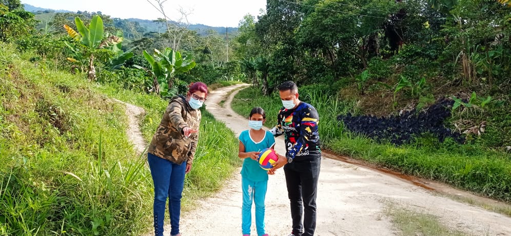 MarimiliPsuv's tweet photo. Enmarcado en el 1x10 del buen gobierno y apuntando al bienestar de nuestro pueblo de Lara nos fuimos a cumplir compromisos adquiridos gracias Presidente @NicolasMaduro el conductor de victorias y al Gobernador @AdolfoP_Oficial juntos como un solo gobierno un solo partido! https://t.co/ofv5Udk3kG