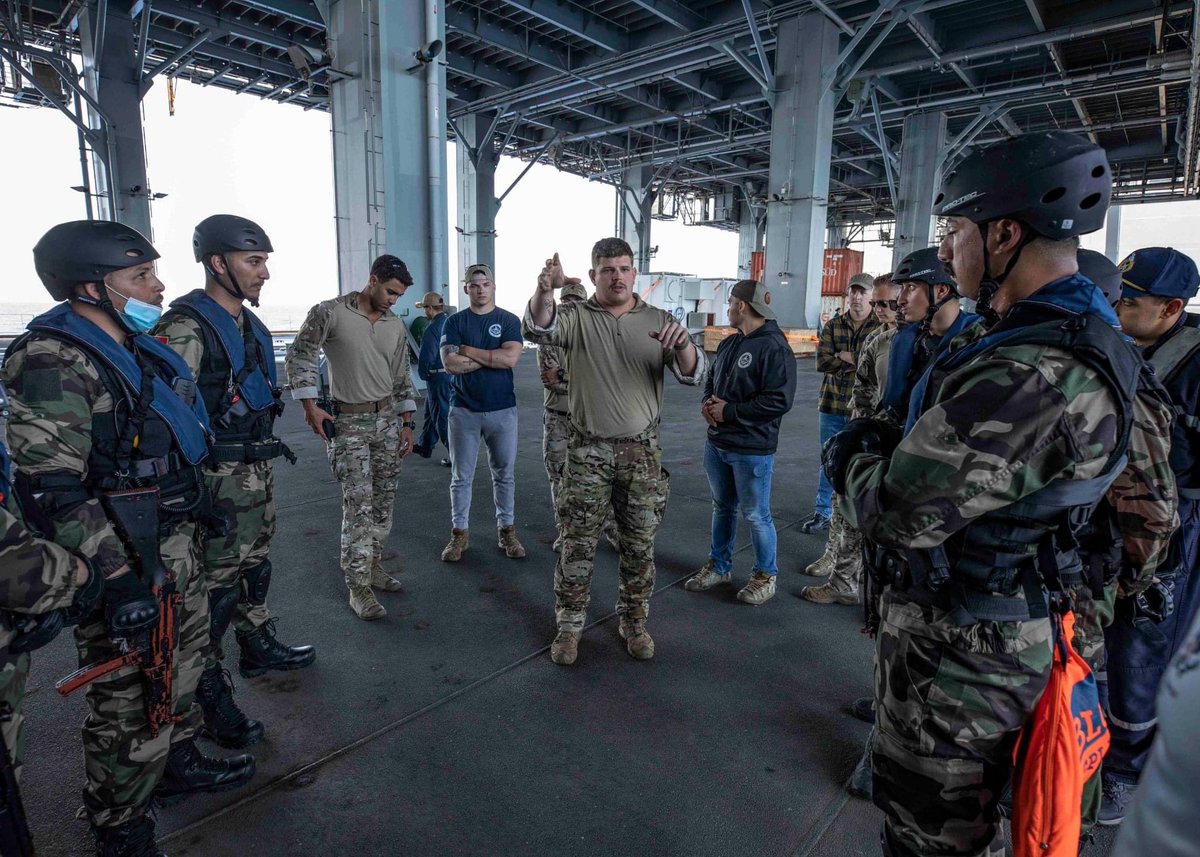 FAR_MAROC's tweet photo. #FARMAROC #COOPERATION #MRM #PHOENIXEXPRESS22 
MEDITERRANEAN SEA Moroccan sailors arrive alongside the Lewis B. Puller-class expeditionary sea base USS Hershel "Woody" Williams (ESB 4) to conduct visit, board, search and seizure drills as part of exercise Phoenix Express 22. https://t.co/eP4Rv4HOQh