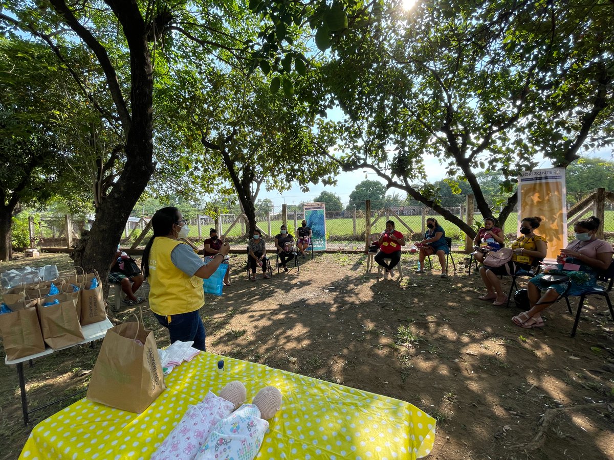 NEOEN_SV's tweet photo. A través del proyecto social #Horizonte de Neoen, mujeres embarazadas de las comunidades de Jiquilisco reciben atención en salud prenatal y prácticas de crianza en los Clubes de Embarazadas ejecutados por el programa de Primera Infancia de @FUSALorg. https://t.co/qAi39mxtVt