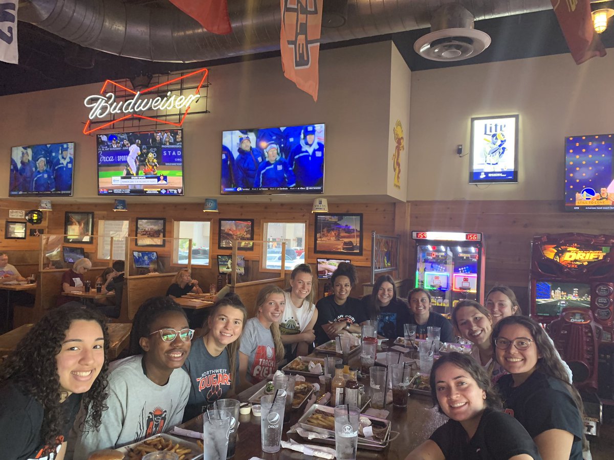 SMNWLCBBall's tweet photo. Great to have a bunch of our alumni back today on day 3 of our Team Camp to scrimmage.  A bunch of talent sitting at this table!! https://t.co/zmKYUv3Hlk