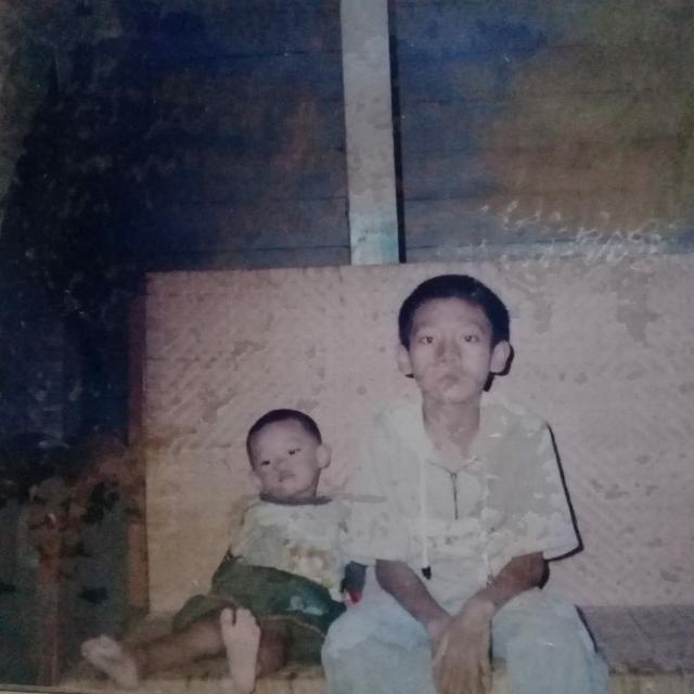 svnshine's tweet photo. This is me and my brother. I miss him, he's getting married in a few months. I hope that my brother and I can survive in this world, just like these 2 ape that can survive in the forest. @justape_
@Apish_community 
#apish 

My discord : Coming Sunn#0170 https://t.co/IRdoqB6hty