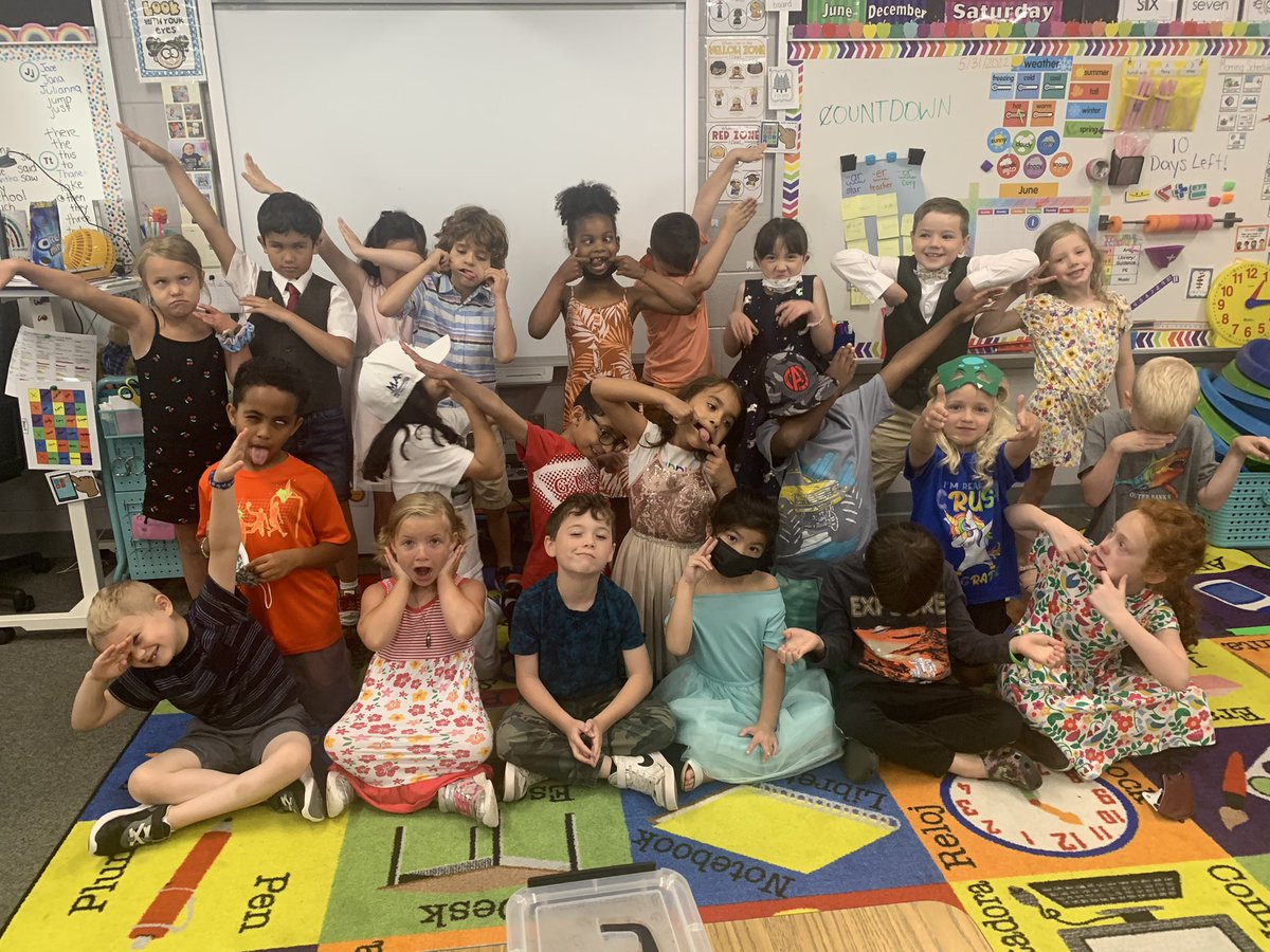 ApplebaumR7's tweet photo. We were so pumped for authors’ day!! So proud of these guys! #TMESEagles #funinfirst #writingrockstars https://t.co/cFtGSWKL0n