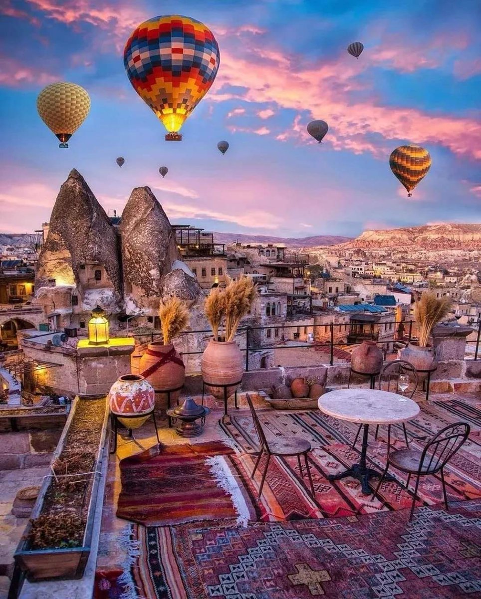 TouchOfTravel's tweet photo. Cappadocia, Turkey ♥️🤩🍻
.
.
#travel #vacation #alittletouchoftravel #getaway #turkey #turkeytravel #travelphotography https://t.co/DrJi7U2gHI