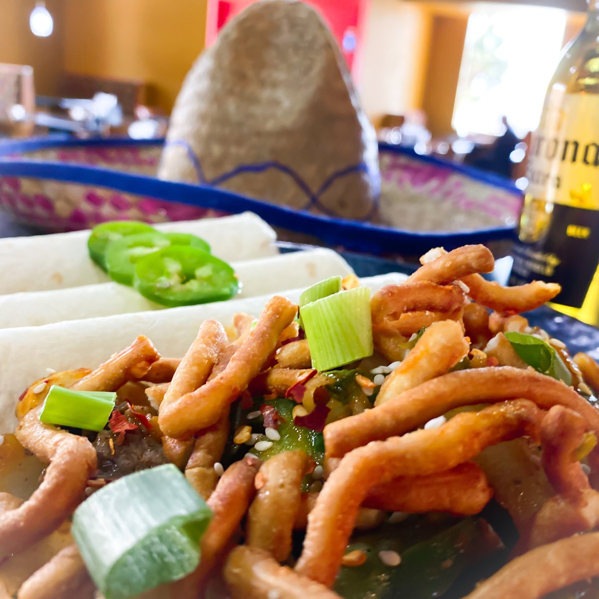 Time to Fiesta with all you can eat stir fry, a brew, and our Sauce of the Season "Mongo Loco Fiesta"
.
..
A festive blend of Mexican spices guaranteed to make you yell "ARRIBA!"
..
.
#huhot #mongoliangrill #mongolian #grill #bbq #createyourown #allyoucaneat #stirfry #noods...