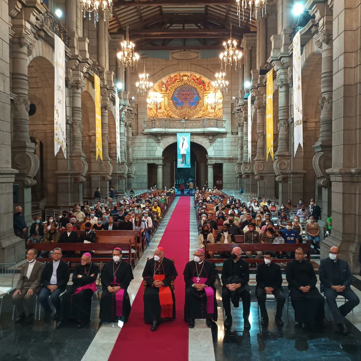 eurolobo's tweet photo. #Jun02 En la Catedral Merideña, con la presencia de Su Eminencia Baltazar CARDENAL Porras, el Obispo Emérito Monseñor Luis Alfonso Márquez, el Obispo de Apure Monseñor Alfredo Torres, el Obispo Auxiliar de Mérida, Monseñor Luis Enrique Rojas Ruiz https://t.co/CaVenbGTxM