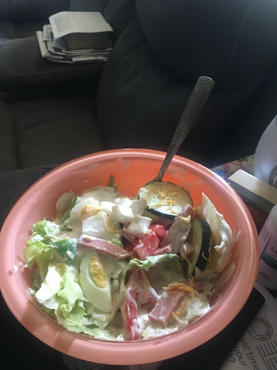 332145b25b1648c's tweet image. I made a chef salad and it taste purdy good