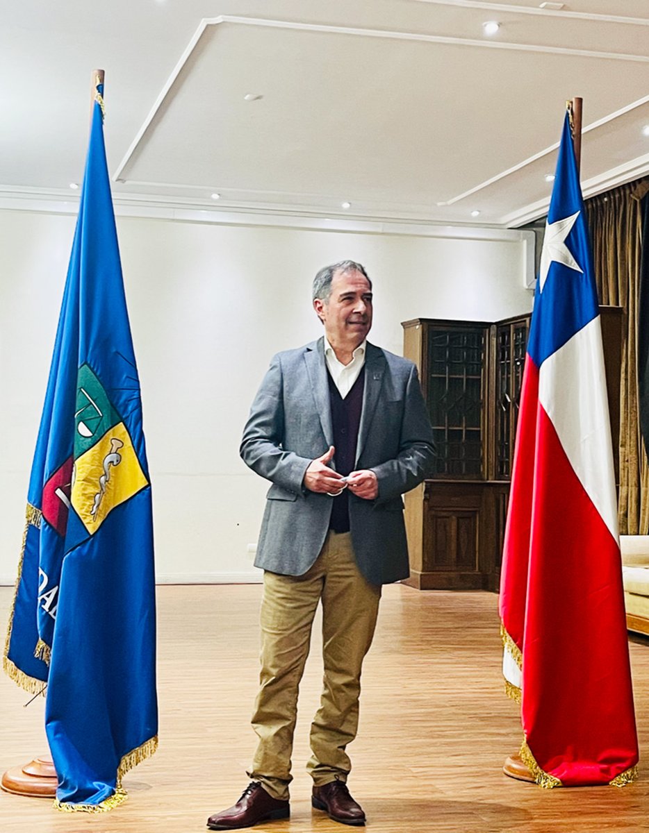 Dr. Miguel O`Ryan es elegido decano de <a href="/MedicinaUChile/">Facultad de Medicina</a> con 60,71% de los votos: "quiero agradecer a todos los que han trabajado por la Facultad de Medicina y por esta mirada de futuro; también al Dr. Mauro Parra y su equipo, pues fue una campaña muy leal,"uchile.cl/m187054