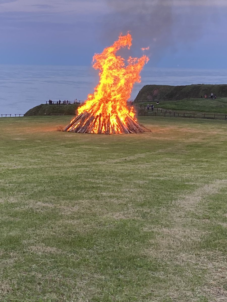 LiamKerrMSP's tweet photo. Huge turnout at #DunottarCastle #Stonehaven to see the  #PlatinumJubilee beacon lit. Wonderful occasion. https://t.co/KSosLlr7FJ