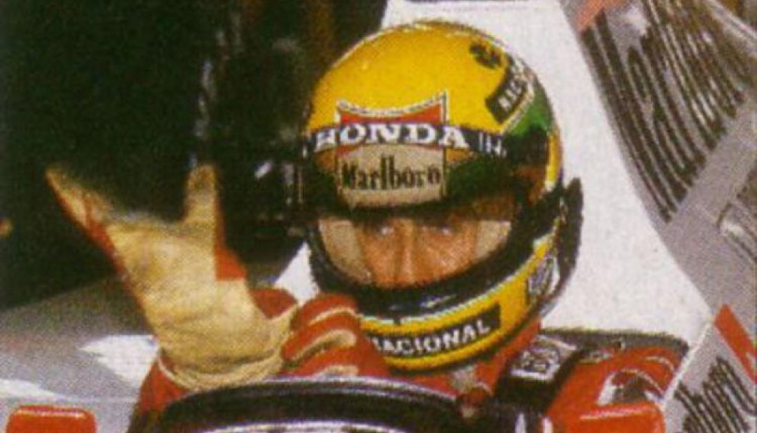 El mismo Alain, tuvo otro episodio, pero este es de los más impresionantes. En el año 1989, Mclaren se encontraba grabando imágenes promocionales, y Ayrton Senna no pudo estar.
