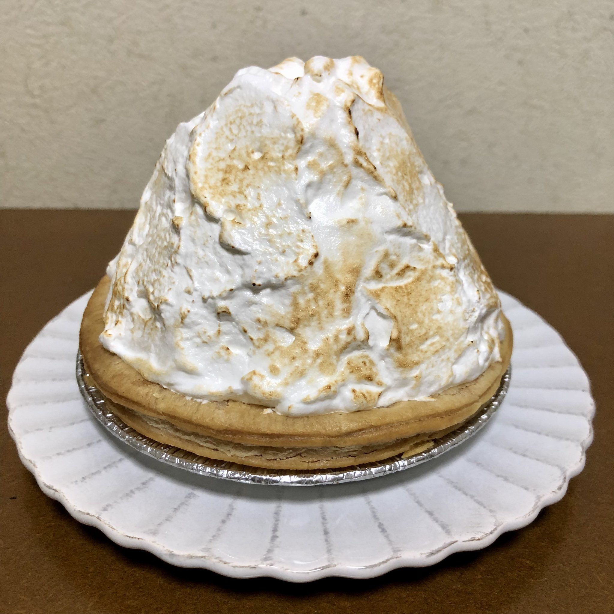 ホッツれ草太郎 マミーズ アン スリールのレモンパイ とんでもねぇメレンゲの量なんだわ どれだけ砂糖を使ってるか 考えたら負け 酸味しっかりなレモンカードと一緒に食べるとダイナミックな濃厚さ だけど食感はあくまで軽いし ストレートな甘さと酸味