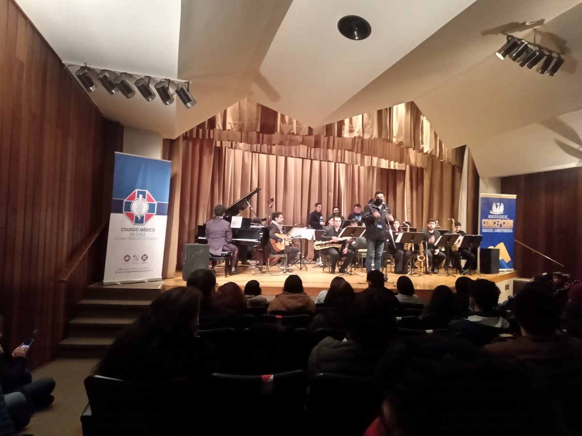 katolorena's tweet photo. Jazz en Concepción https://t.co/5RIzANmrIG