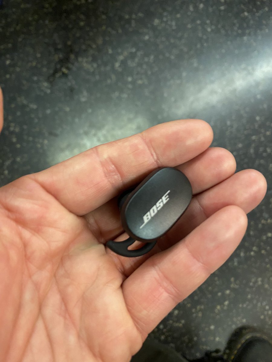 Muchas gracias to the mo’fuckin @MTA  for retrieving my newborn Bose earbud from the RW tracks!! Nothing but love for public transit and the ppl who run it. 🥰 #subwayallday #supportMTA #spreadtrainnotpain