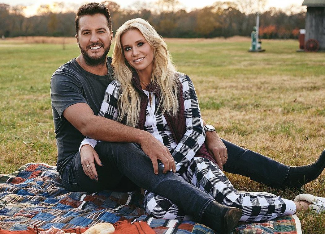 gillianKelley2's tweet photo. I adore these 2!!!!! #LukeBryan https://t.co/eUB00Ihbd2