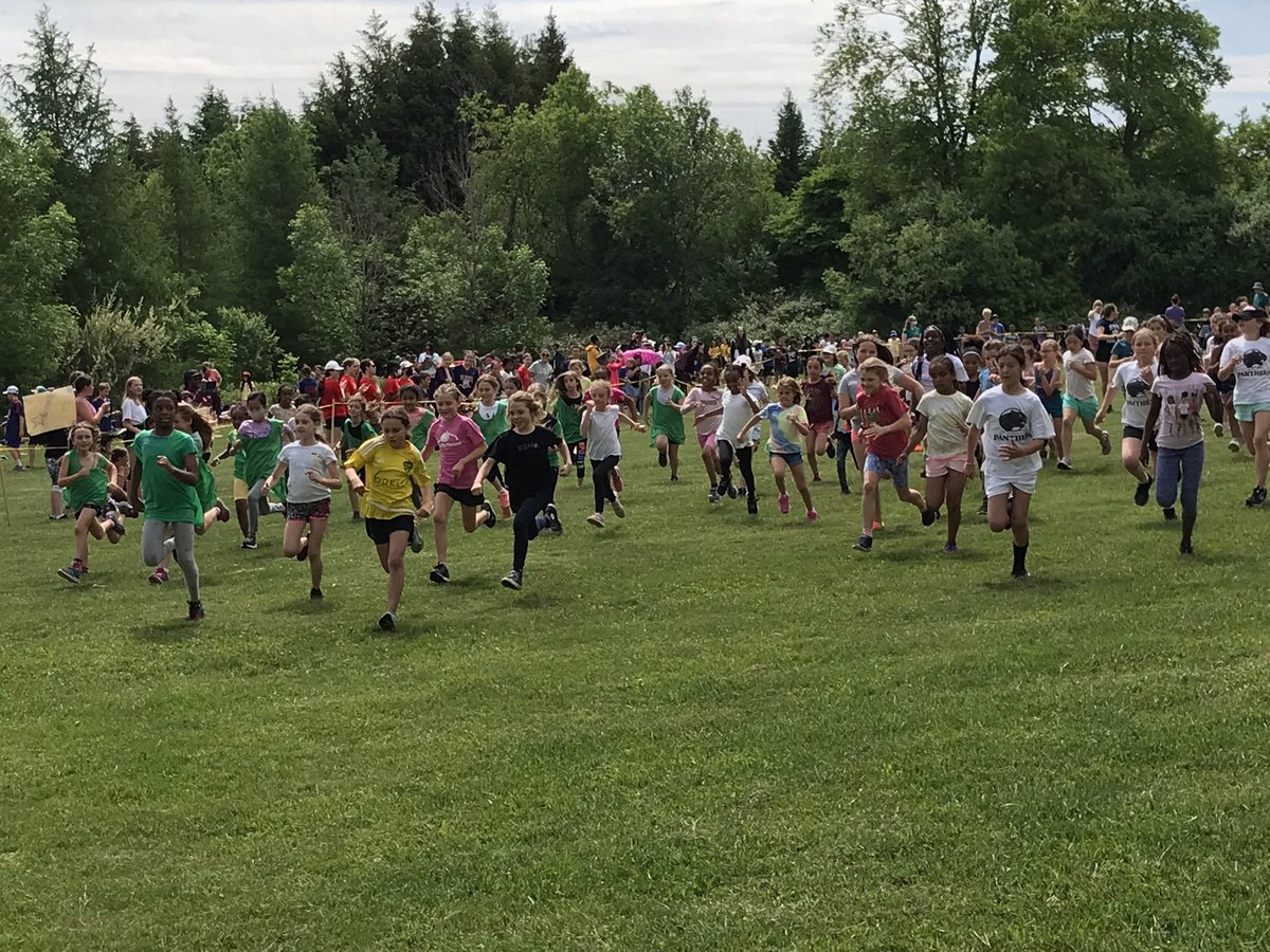 Health4LifeKDM's tweet photo. Thank you @WCDSBhpe and @WCDSBAthletics for a great KDM Elementary Cross Country Meet!  Students from @ResCSS and @St_Marys_Kitch were invaluable!  Great day! @WCDSBNewswire https://t.co/TATeNQm9rd