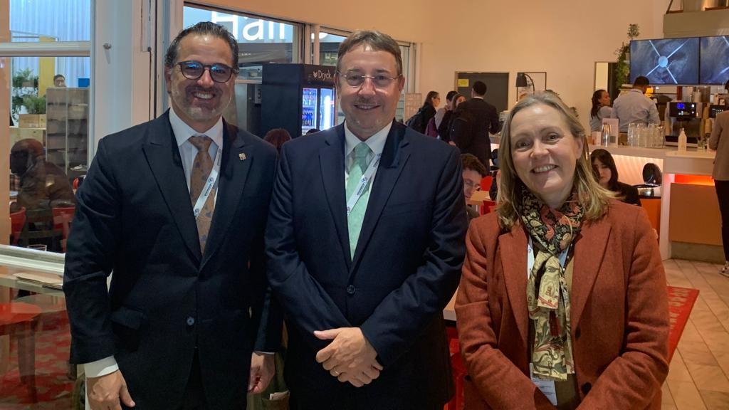 ASteiner's tweet photo. A great honor to meet the Minister of Env, Water, &amp; Ecological Transition of #Ecuador @gustavoManriq_M &amp; talk about innovative drivers for sustainable development. I congratulate his country for the pioneering steps in preserving the Amazon rainforest &amp; the Galapagos #Stockholm50 https://t.co/YhkZ2Kl6M3