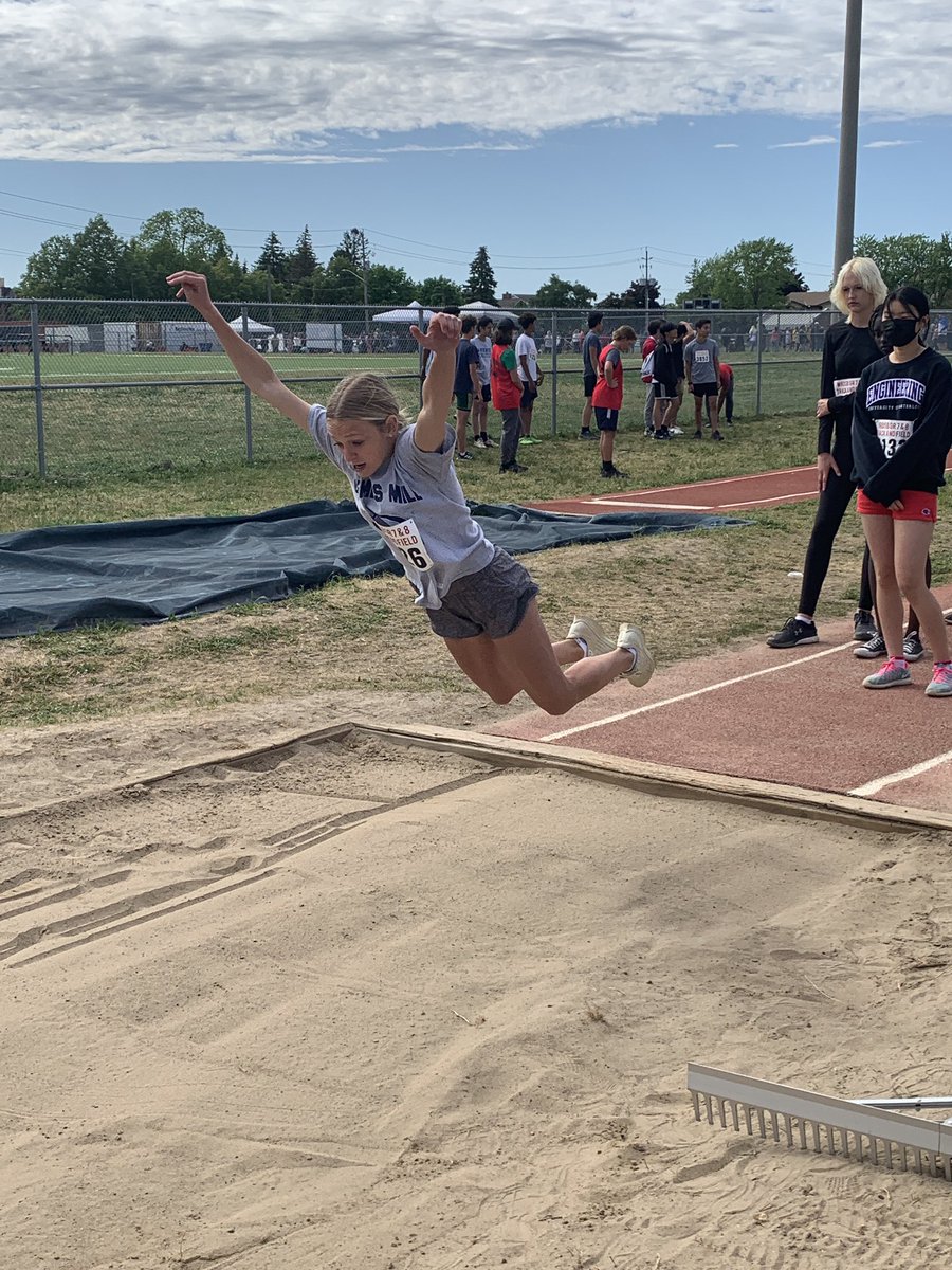 dpapalia2's tweet photo. So exciting to watch our @clewrdsb dolphins compete at County Finals tonight!! Well done, Dolphins!!! 🐬 https://t.co/1LqOPj4mLz