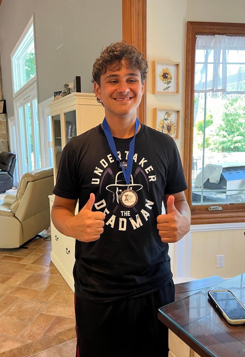 Proud big sister (and Italian teacher) moment! 🇮🇹 Luciano got awarded for his performance on the National Italian Exam🏅