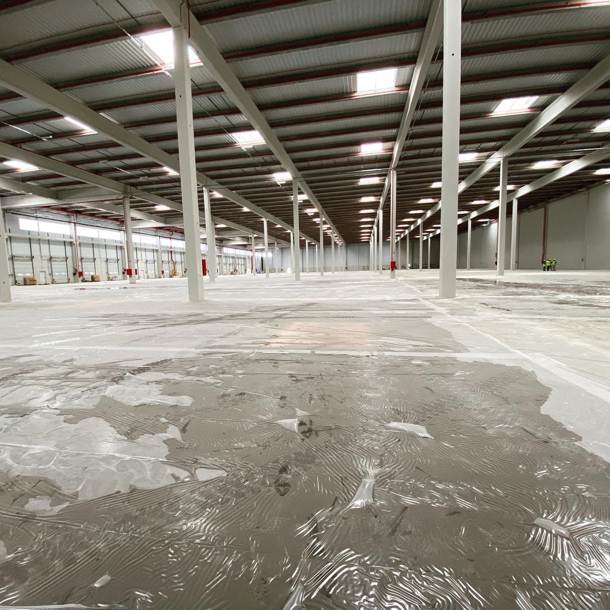 Kriscorti's tweet photo. Nuevo Almacén con Pavimentos exteriores y interiores realizados en Madrid por RCR
#ConductilVRS con #LinkEVR - fibras #Dramix3D y juntas @PermabanRCR
@RCRIF https://t.co/QfvA5WmwP2 https://t.co/fyGQarUD6V