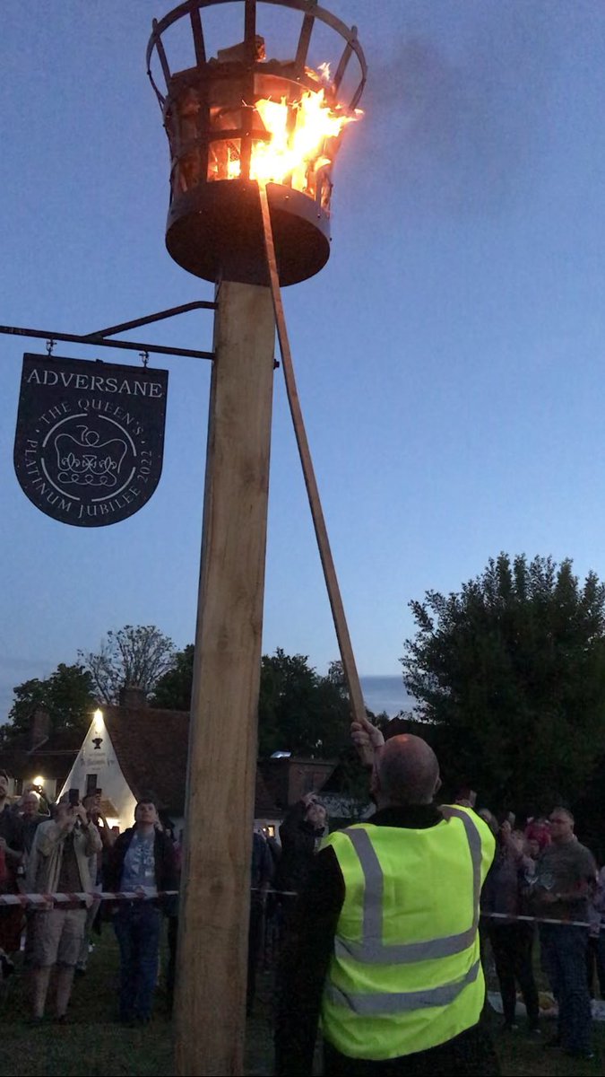 BillingshurstPC's tweet photo. Thank you to everyone who came along to #Adversane in the parish of #Billingshurst this evening to watch Chairman of ⁦@BillingshurstPC⁩ Cllr. Paul Berry light the new #JubileeBeacon commemorating HM Queen’s #PlatinumJubilee   What a wonderful evening 🇬🇧🇬🇧🇬🇧 https://t.co/Hc8buCvb0x