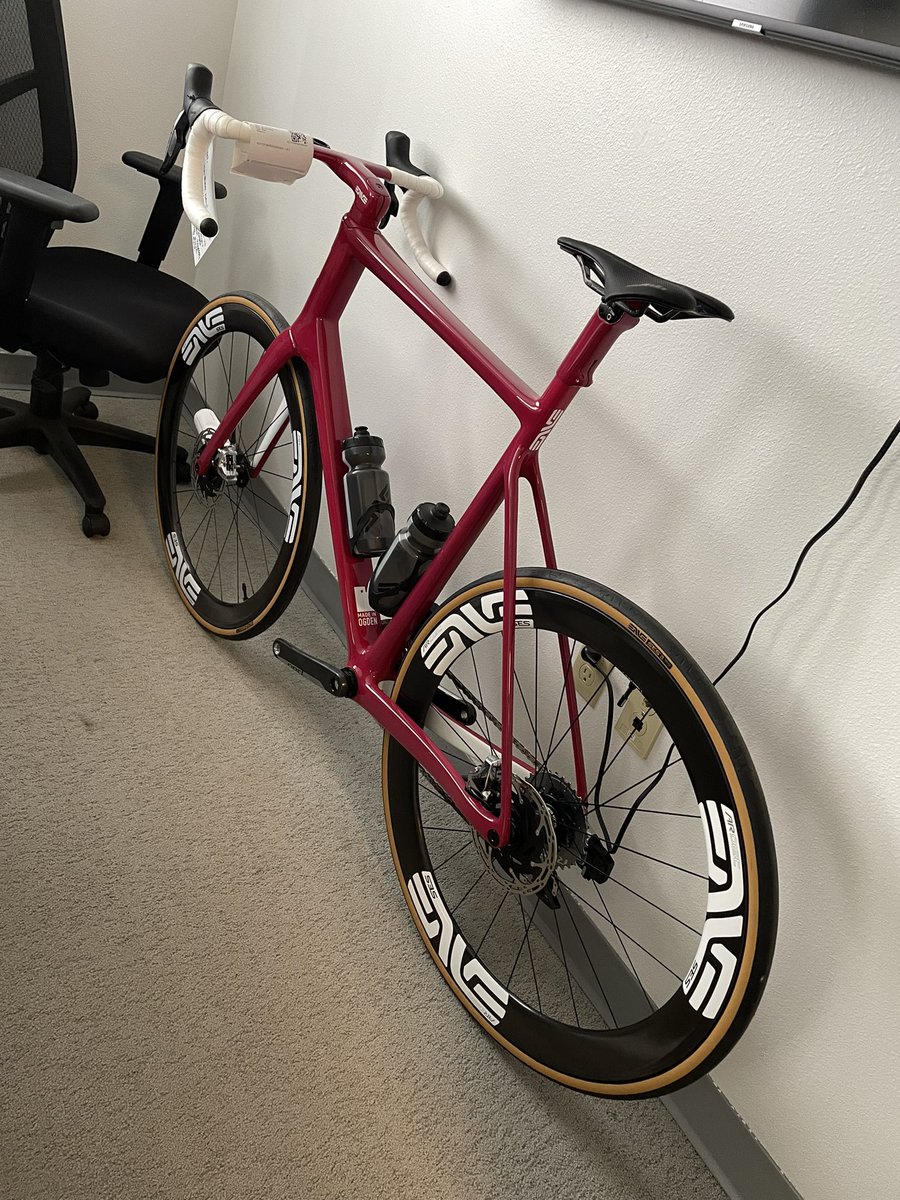 velomuerto's tweet photo. Got to witness this machine in person for a few moments today. @envecomposites https://t.co/BBQa351P1h