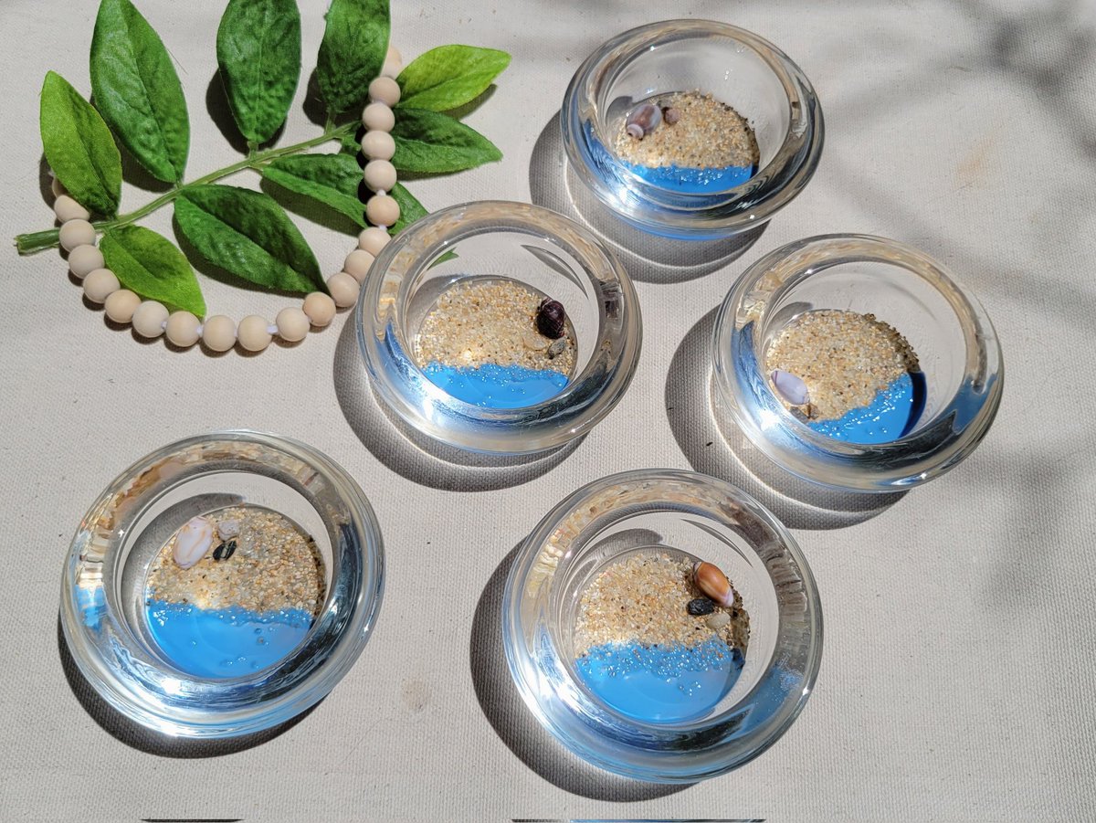 CraftsIdfk's tweet photo. EVERYONE LOOK AT THESE TRINKET TRAYS  I MADE THANK YOU 🌱 https://t.co/sGDESeSau7