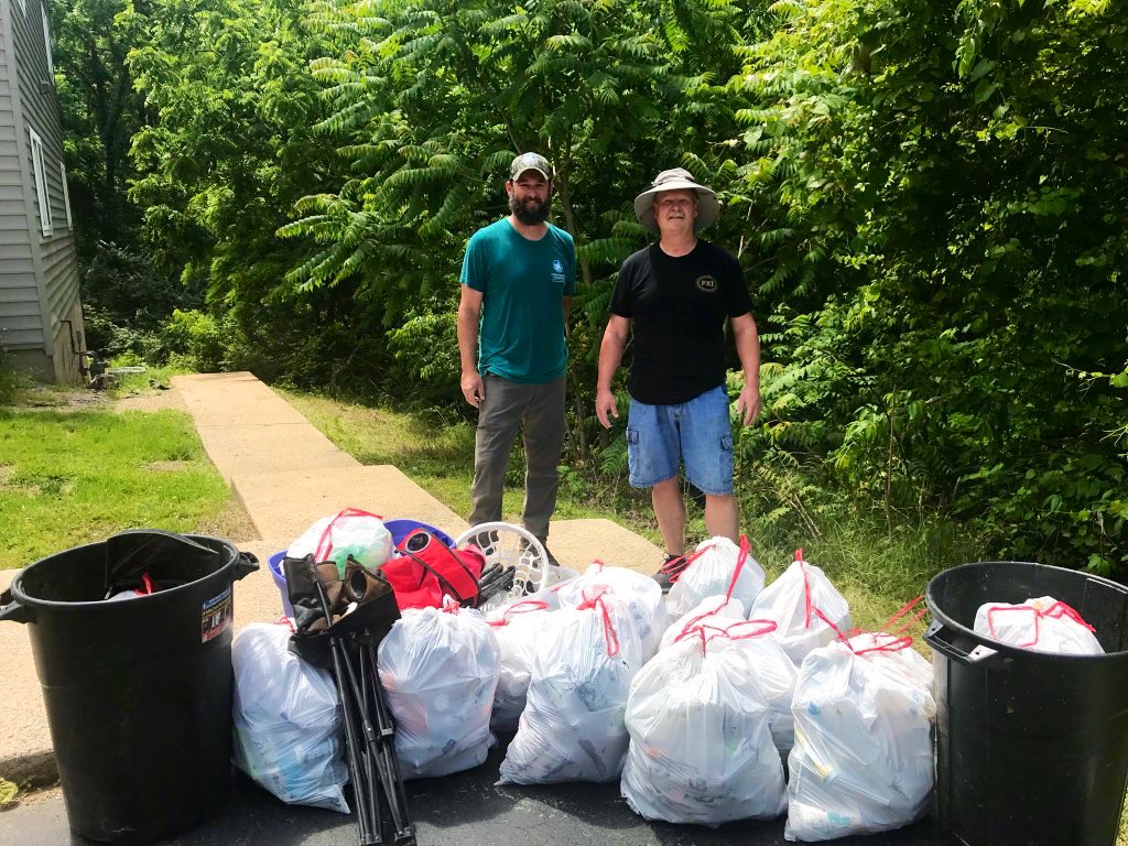 jaycford's tweet photo. Check out this haul from Delegate Wilt today for #CleanTheBayDay !!!

Thanks @DelTonyWilt for all your hard work for VA waters! 

I’m waiting to see which VA legislator can top this pile:) https://t.co/kuwOTHyRYL