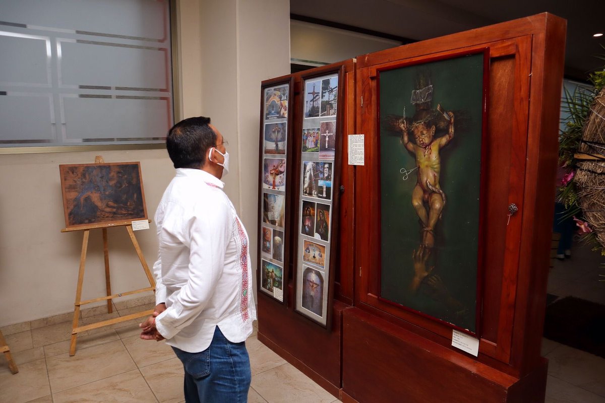 marcelo_toledoc's tweet photo. Acudí al homenaje póstumo del artista chiapaneco Alejandro de Jesús Zepeda Hernández el maestro de la pintura sacra.
Su memoria trasciende en el tiempo por su forma de expresar el  talento en  su trabajo, que podrá admirar en el lobby del teatro Francisco I Madero de Tuxtla Gtz. https://t.co/MGsZ4Jeqvp