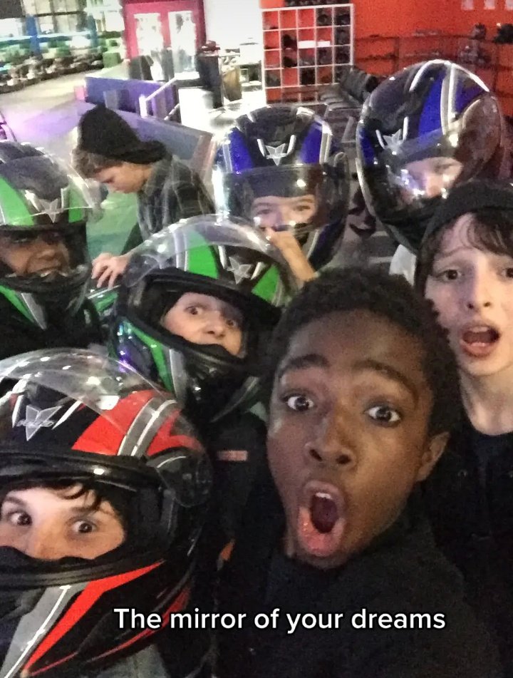 dailyfilaleb's tweet photo. 📸 • Noah Schnapp postou em seu TikTok fotos de gravações de várias temporadas de Stranger Things

Os piticoss

[1/4] https://t.co/y2DYviw9Rb